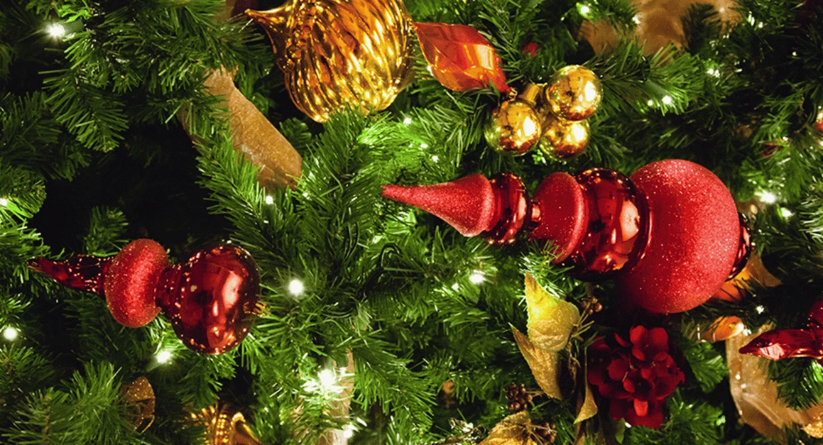 Example of the Refined Classic Christmas trend.