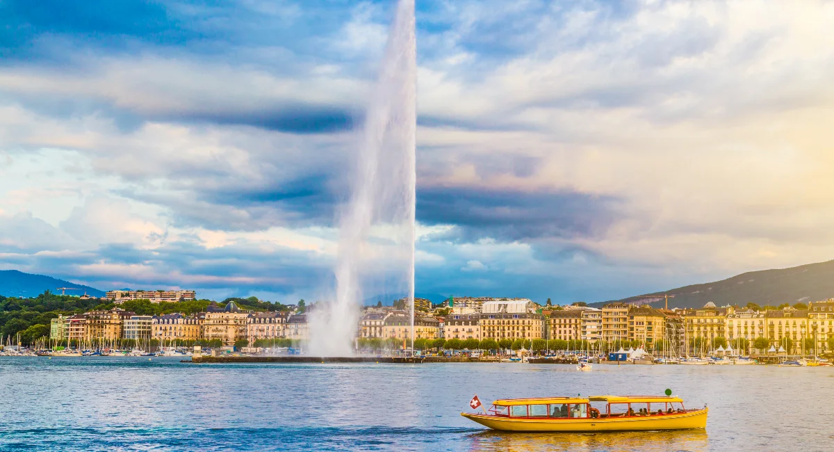 image-stock-ambius-boat-on-river-getty-492963194.webp