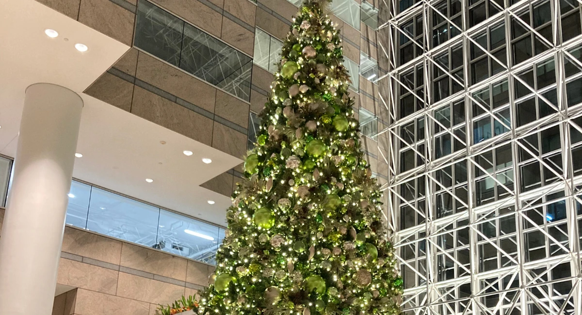 "Weekend" holiday decor trend in hotel lobby