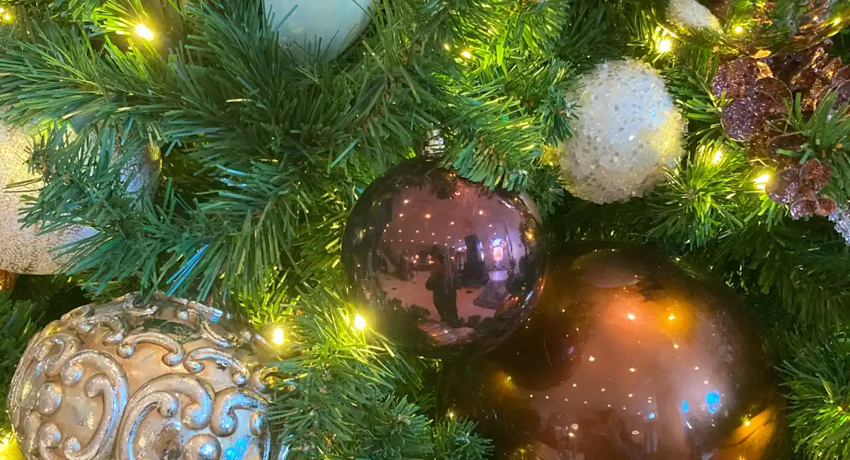 Holiday tree in reflections design