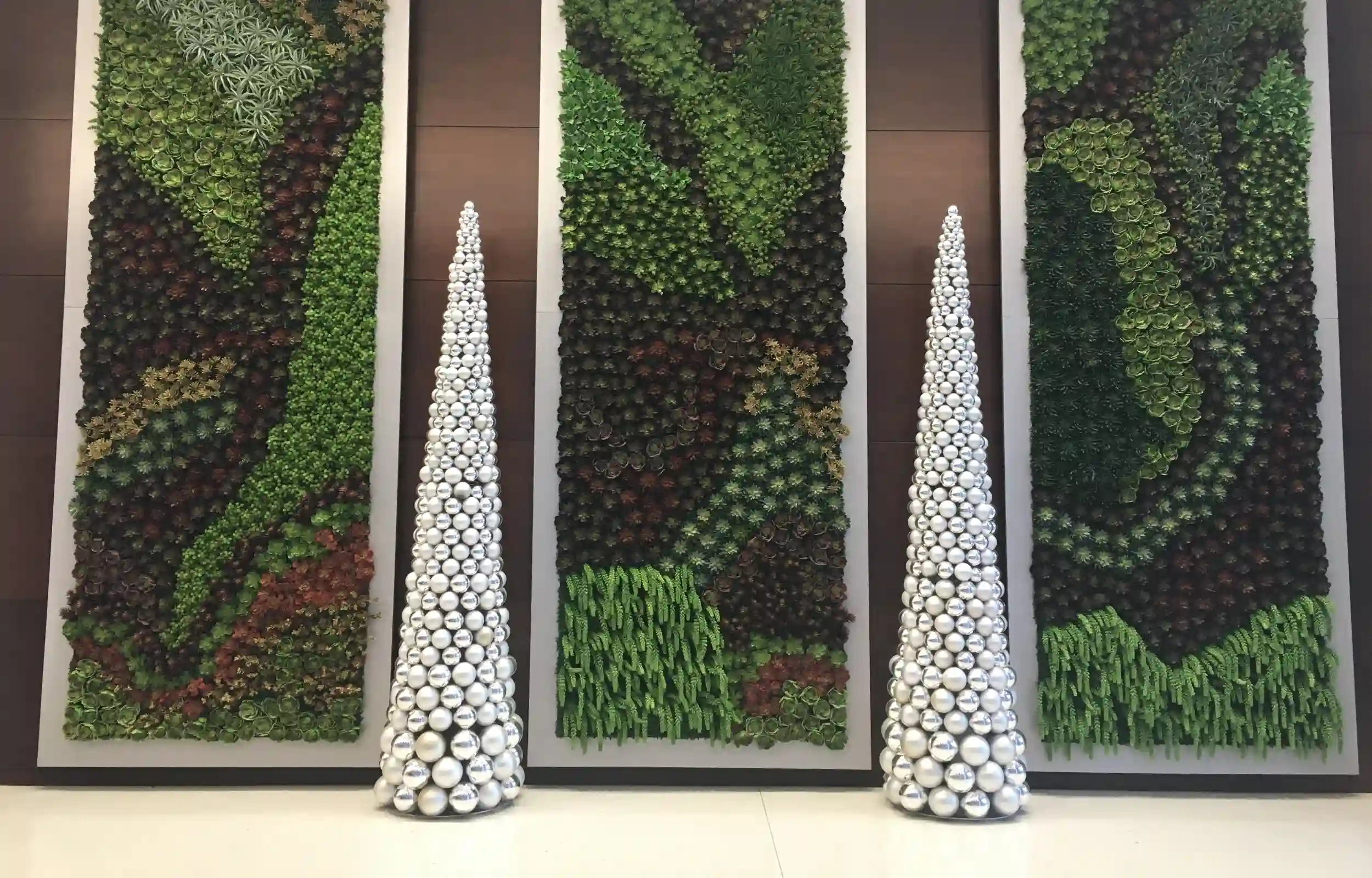 Pierre Laclede holiday decor