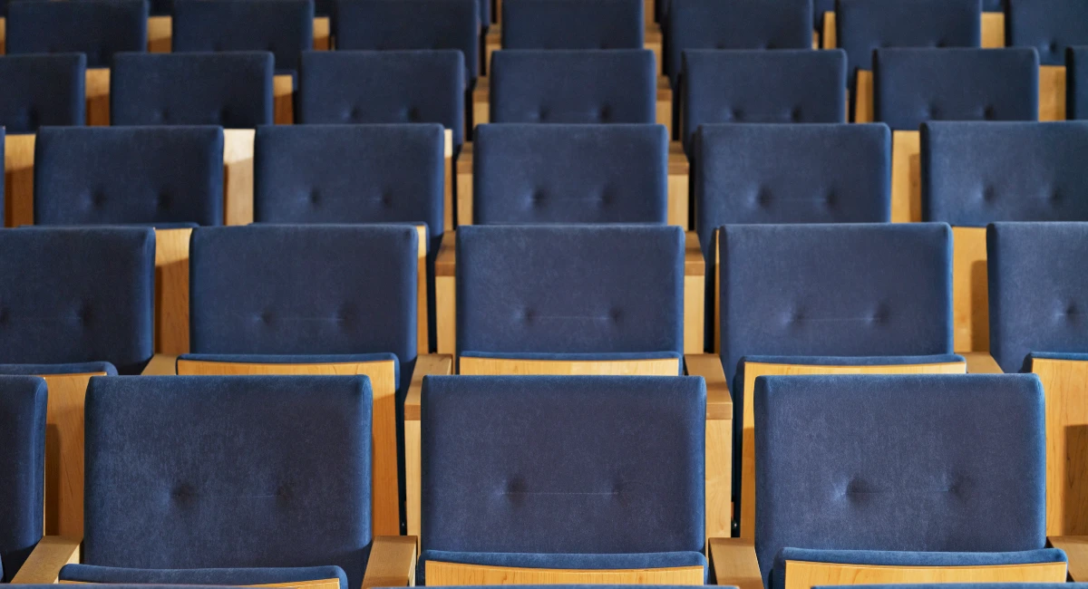 image-stock-ambius-chairs-getty-84743822.webp