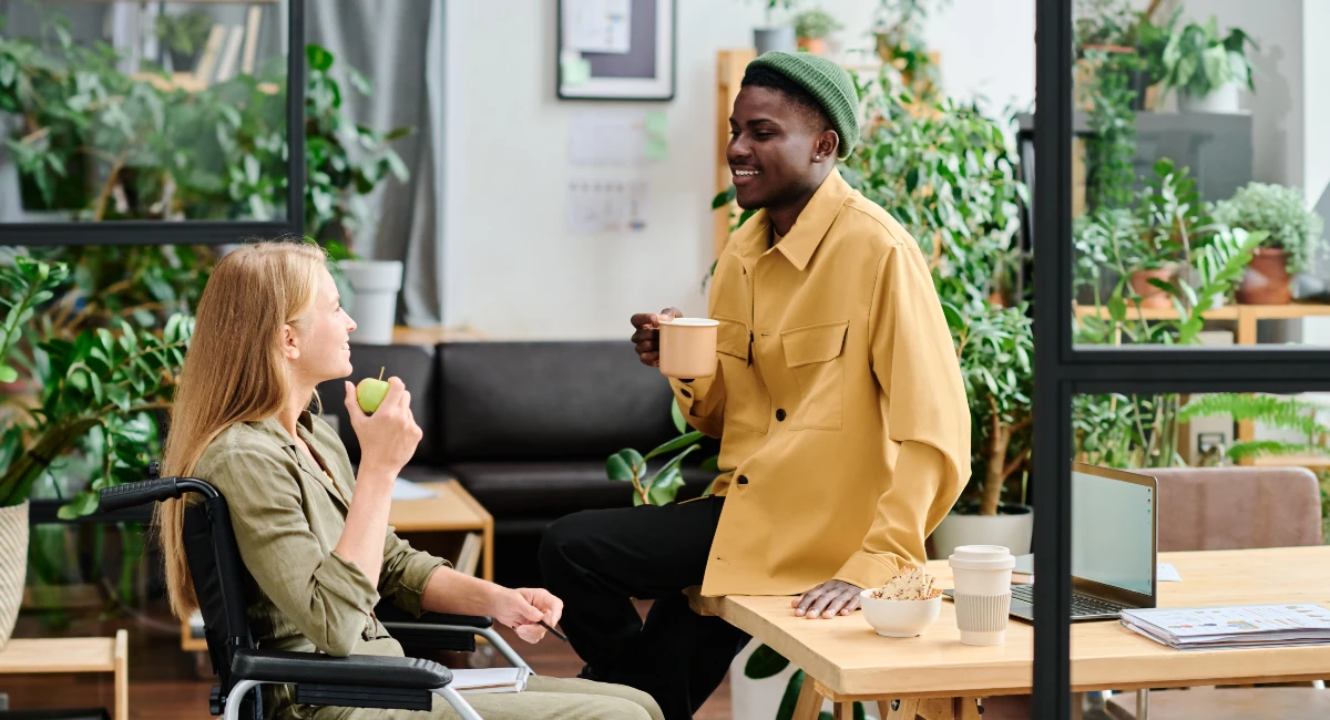 image-stock-ambius-friends-talking-with-coffee-getty-1425222282.webp