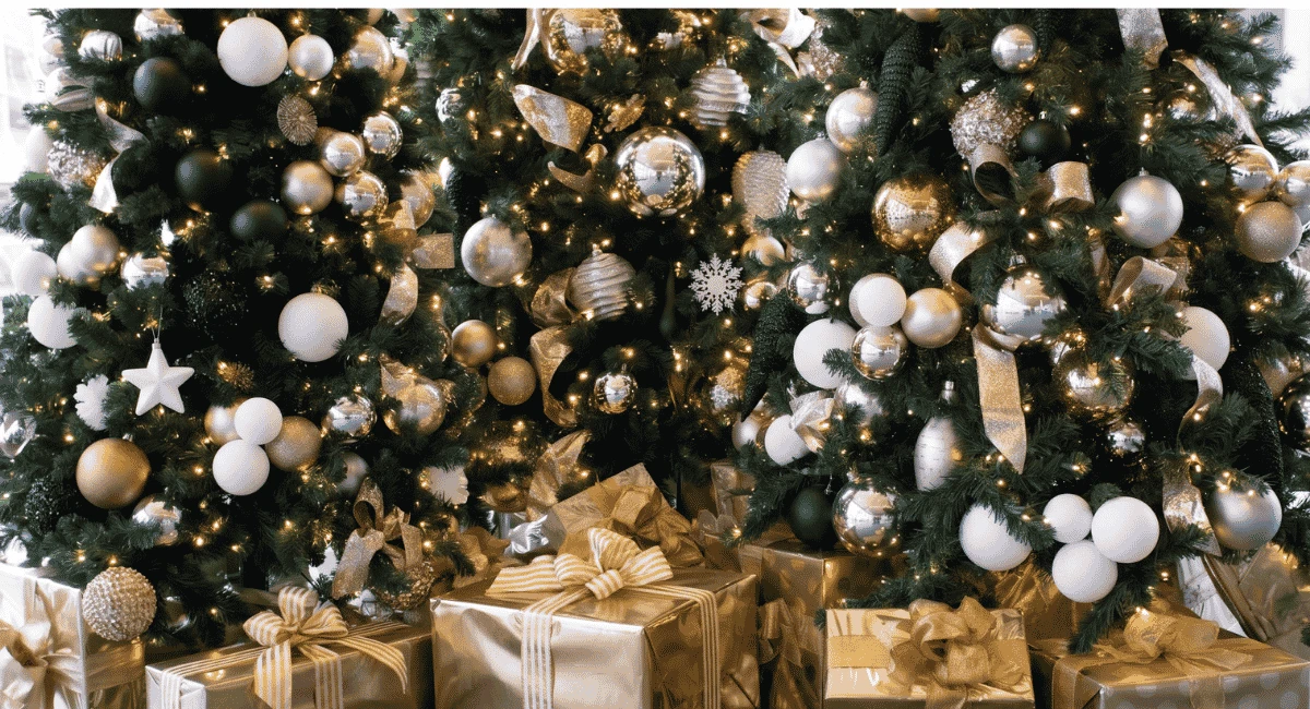 The High-Contrast holiday design featuring black and white baubles on a Christmas tree