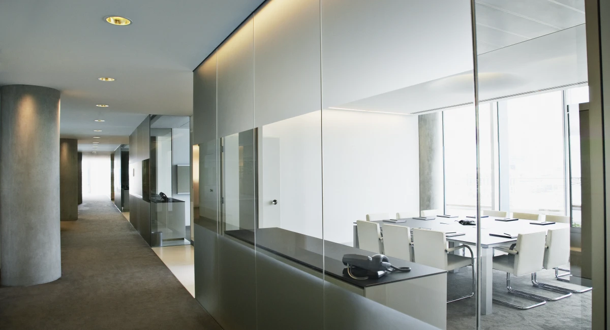 image-banner-stock-empty-conference-room-in-modern-office-84743777.webp