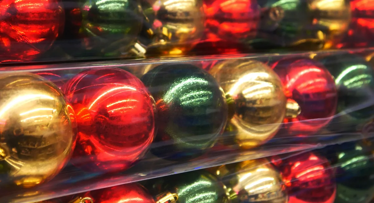 image-banner-stock-close-up-of-many-colorful-christmas-balls-in-1448365861.webp