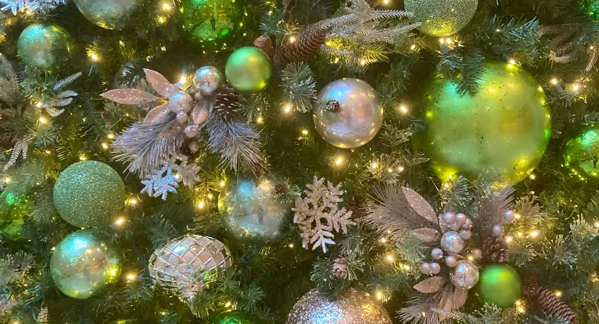 Holiday tree with a "weekend" design