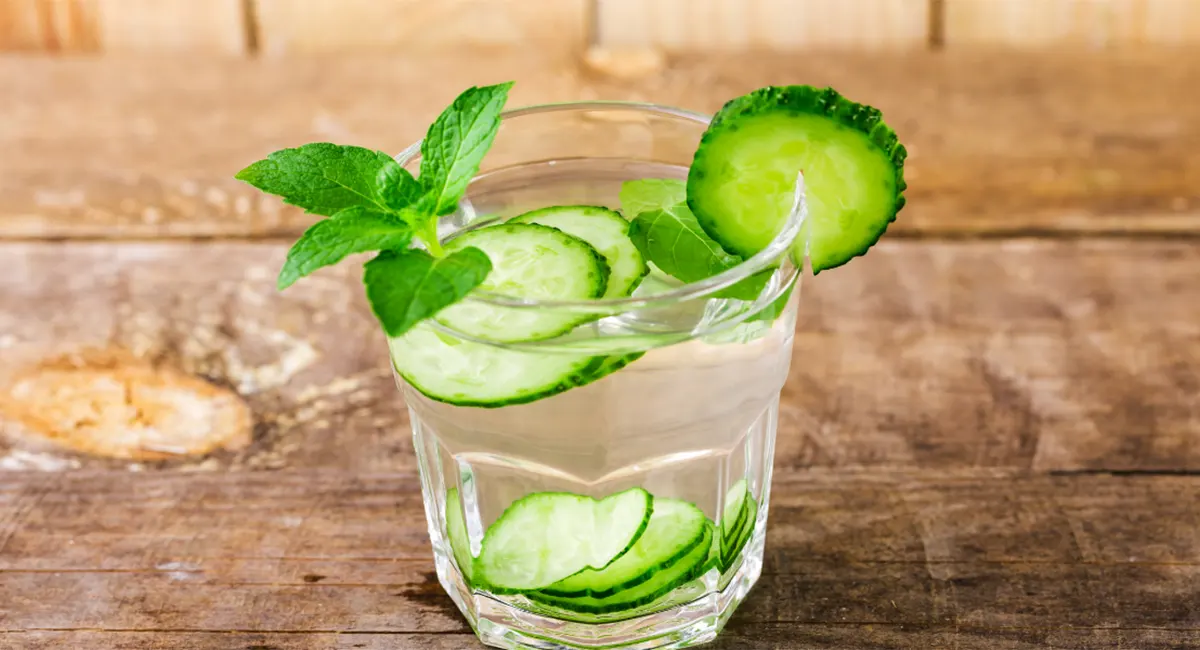 image-banner-stock-men-toast-with-drink-in-pub-1406804534.webp