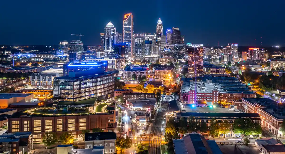 image-banner-stock-charlotte-skyline-at-night-1321491078 (1).webp
