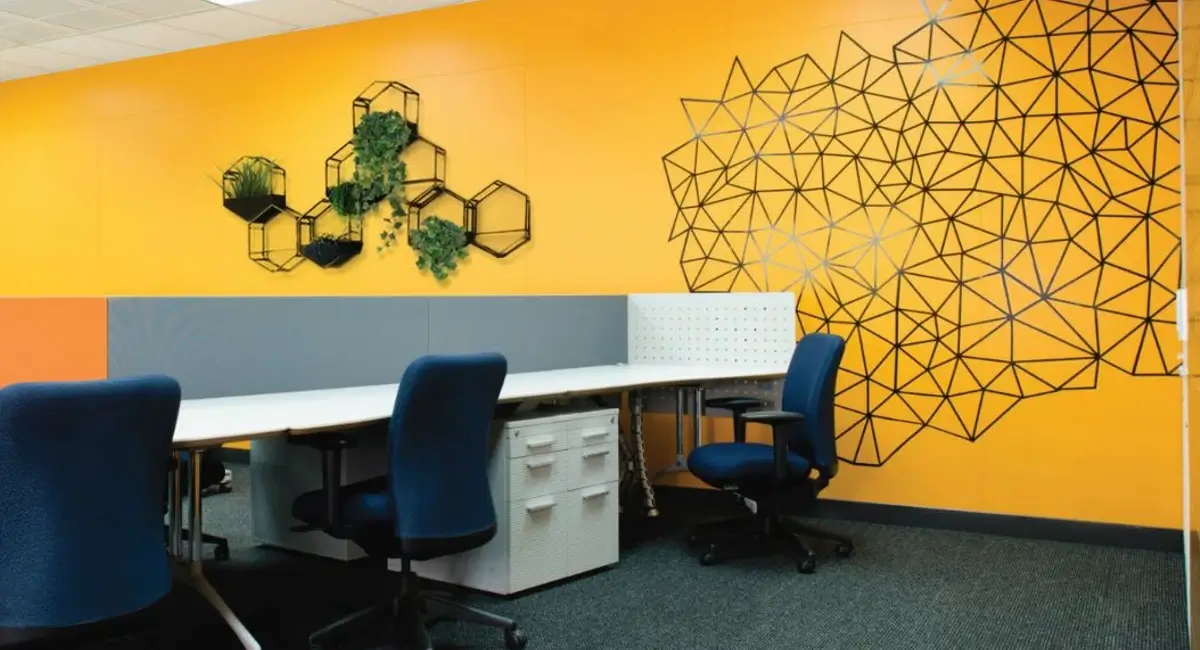 image-stock-ambius-orange-office-1.webp