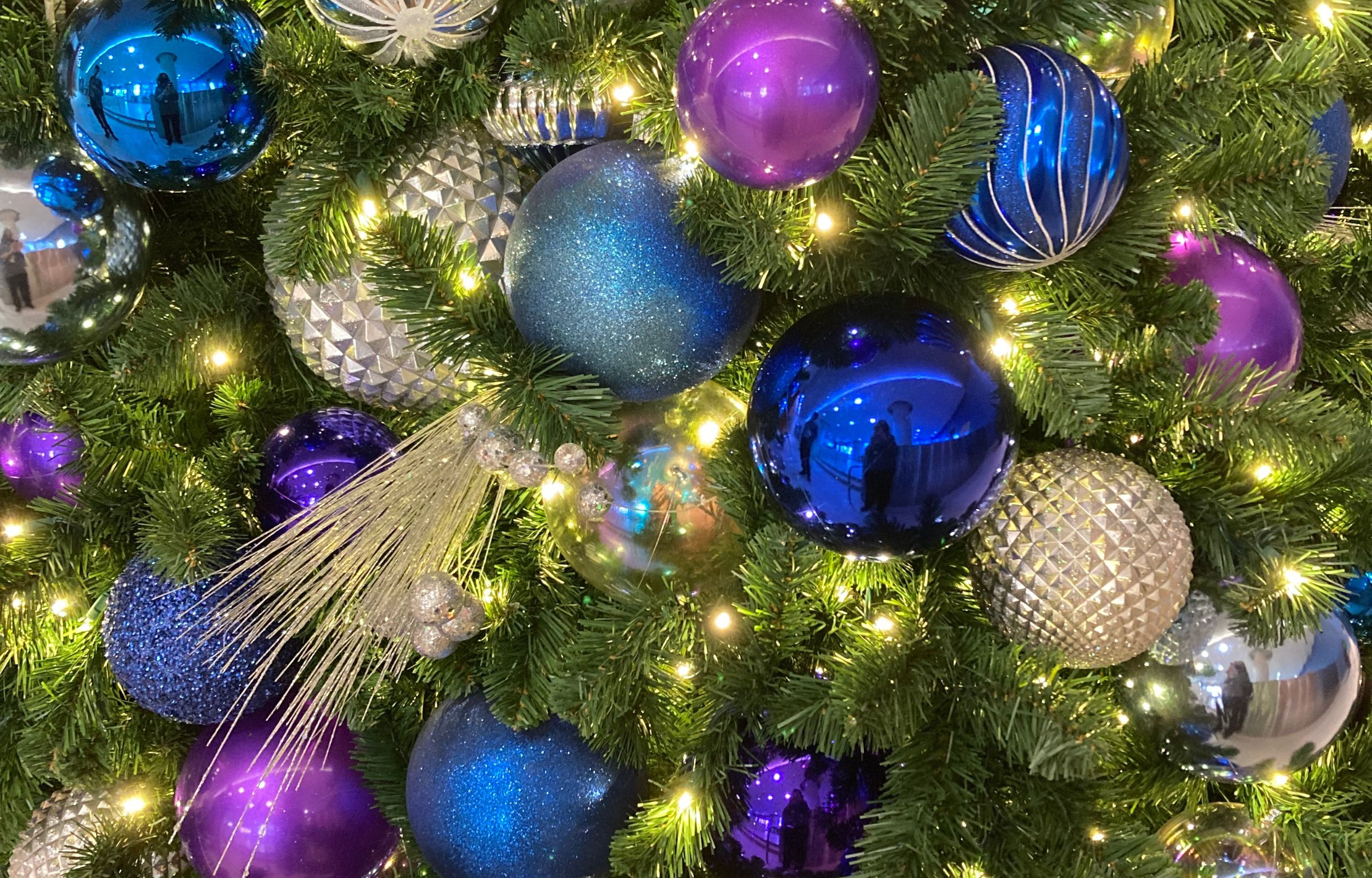 Holiday tree with a vintage shine design