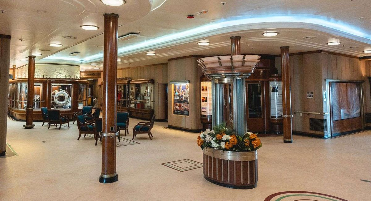 Sitting area on the Queen Mary ship