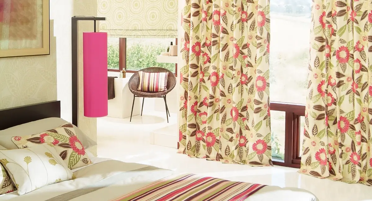 Room decor in pops of pink trend 