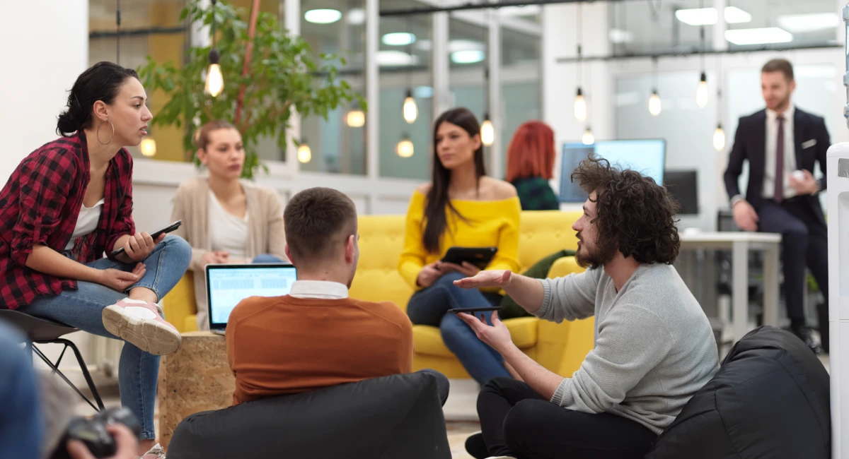 image-banner-stock-team-meeting-and-brainstorming-in-modern-office-1318360204.webp